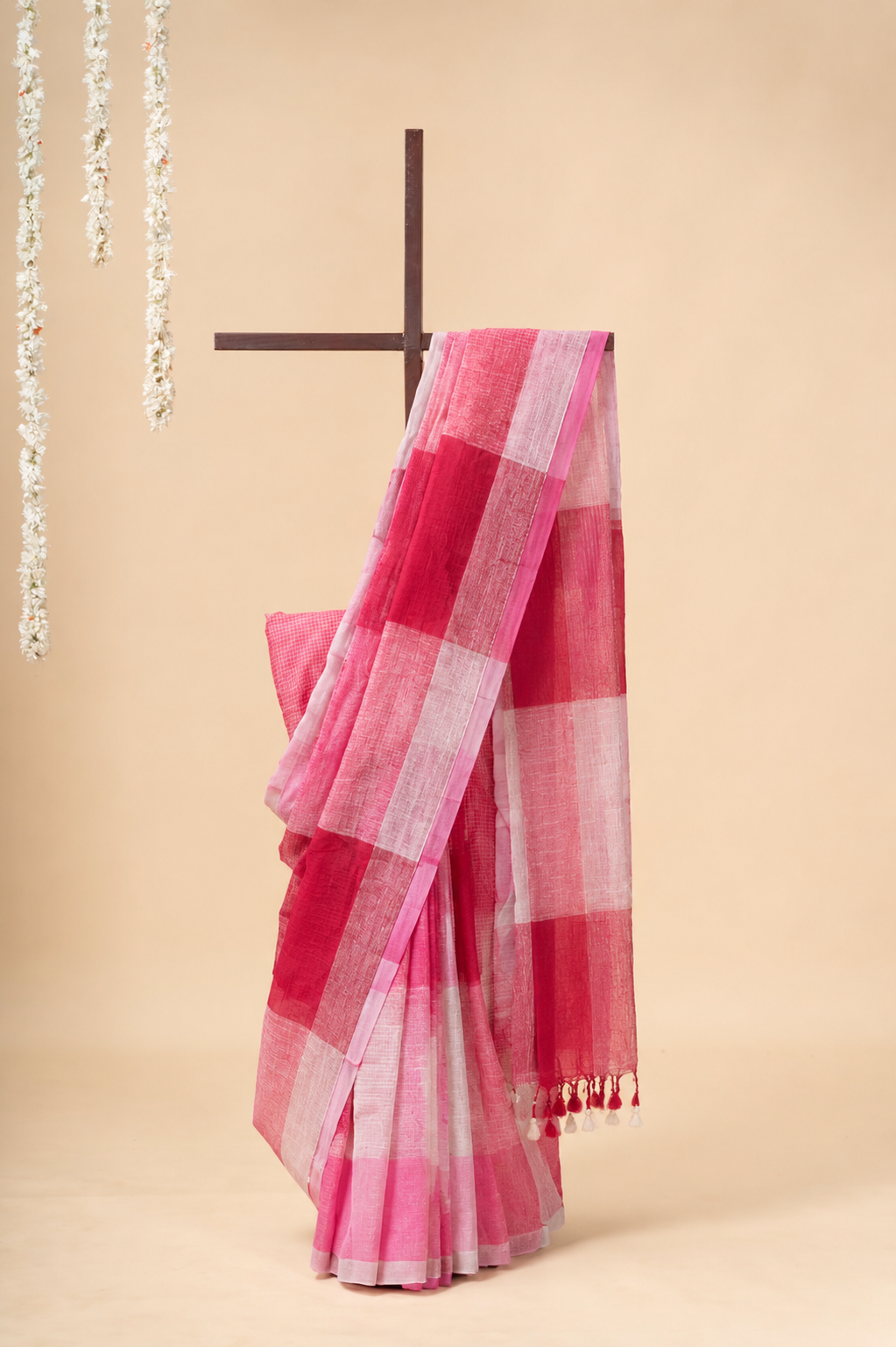 Red Pik white Linen by Linen saree