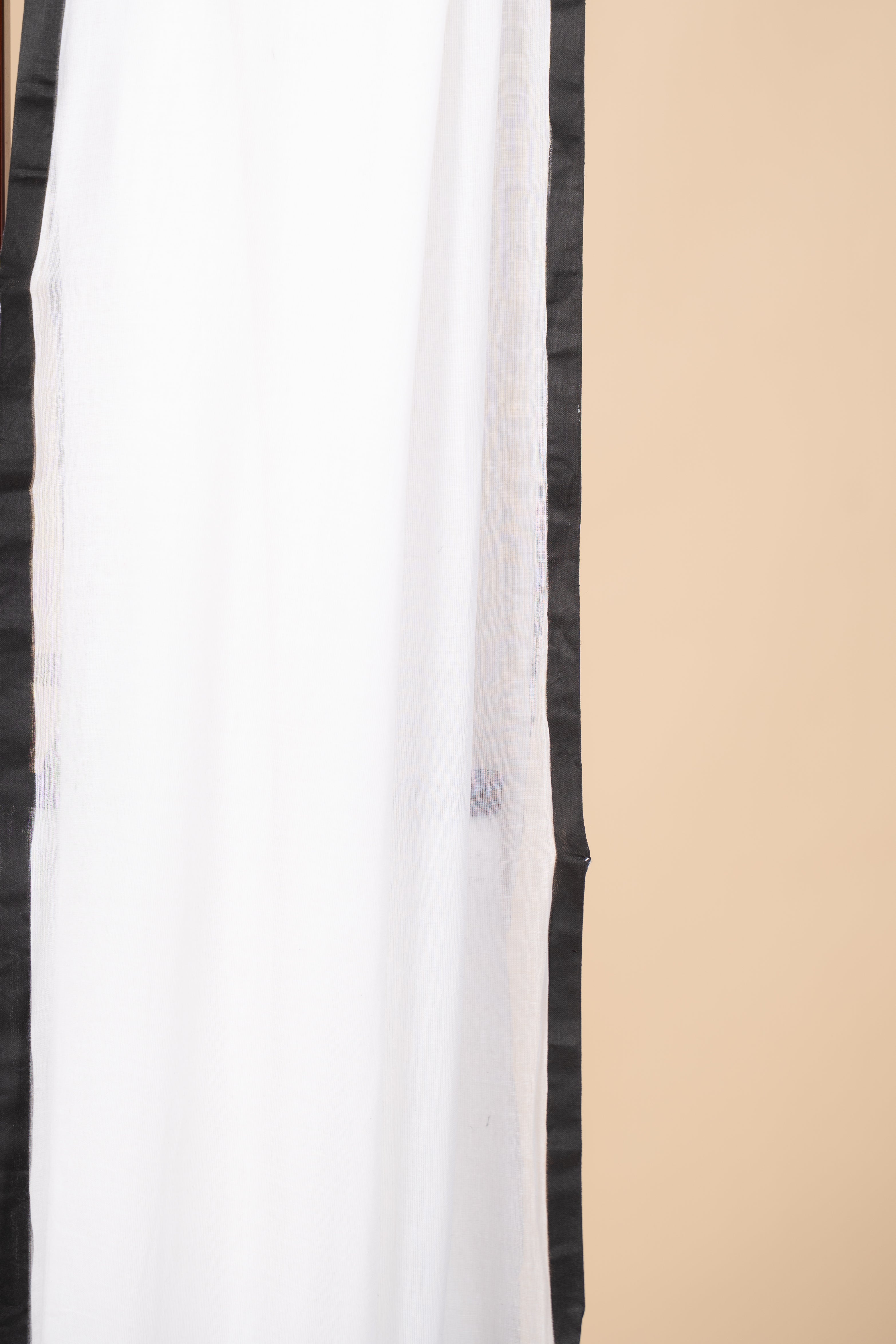 Mul cotton Saree With Hand Painted Border & Hand Tufted Pom Pom