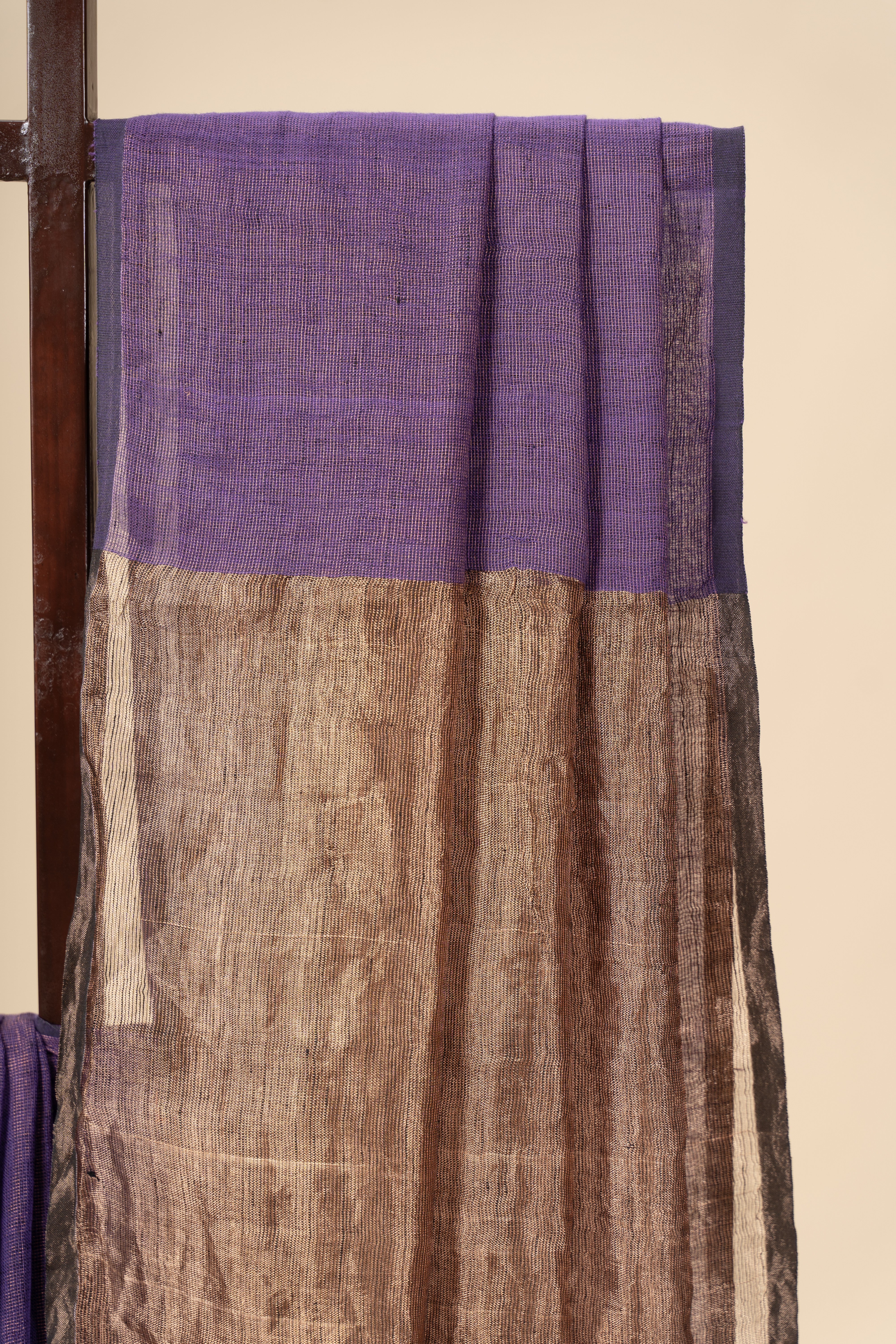 Linen Saree with Golden Zari Pallu