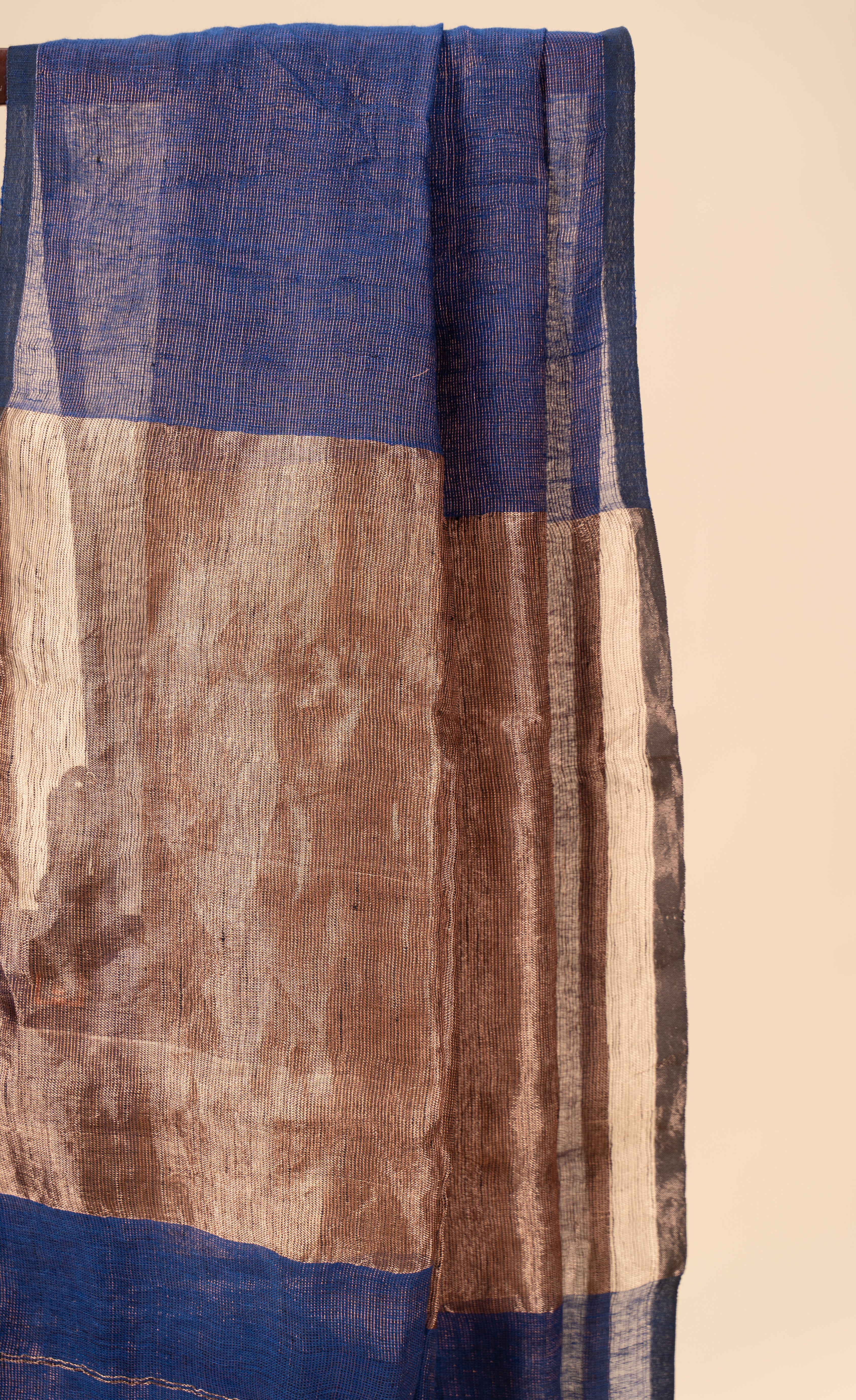 Linen Saree with Golden Zari Pallu