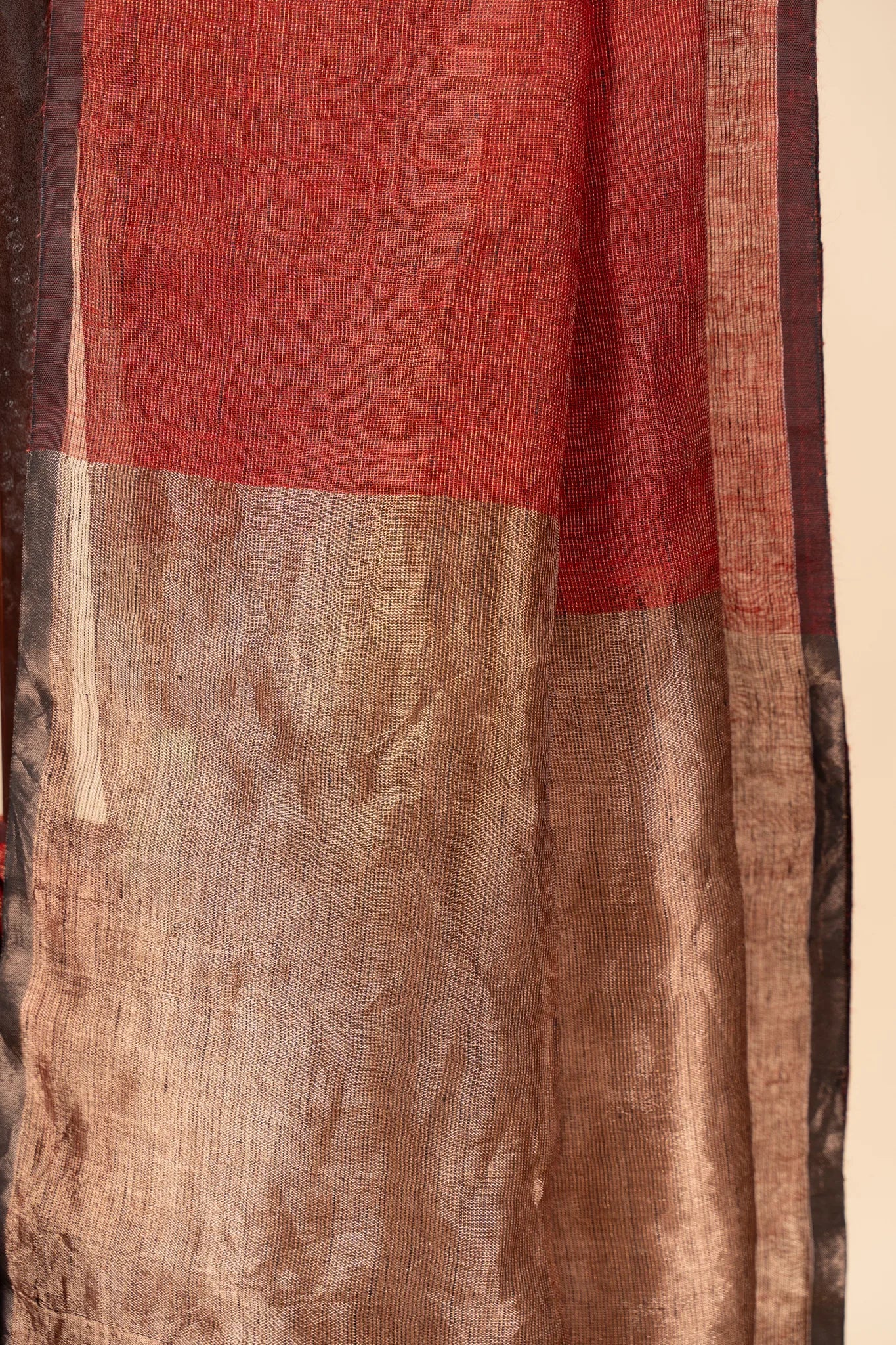 Brick Red Linen Saree with Golden Zari Pallu - view 3