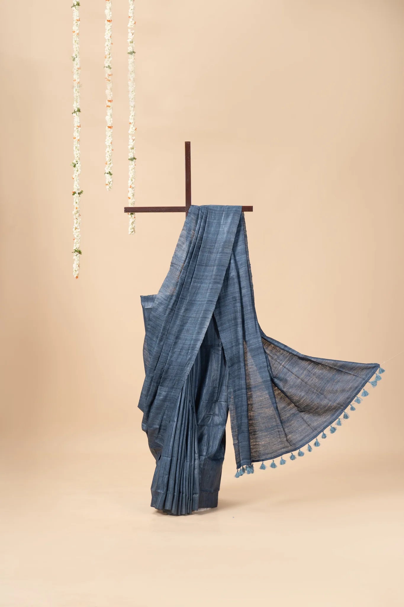 Grey Handwoven Gicha Tussar Silk Saree - view 2