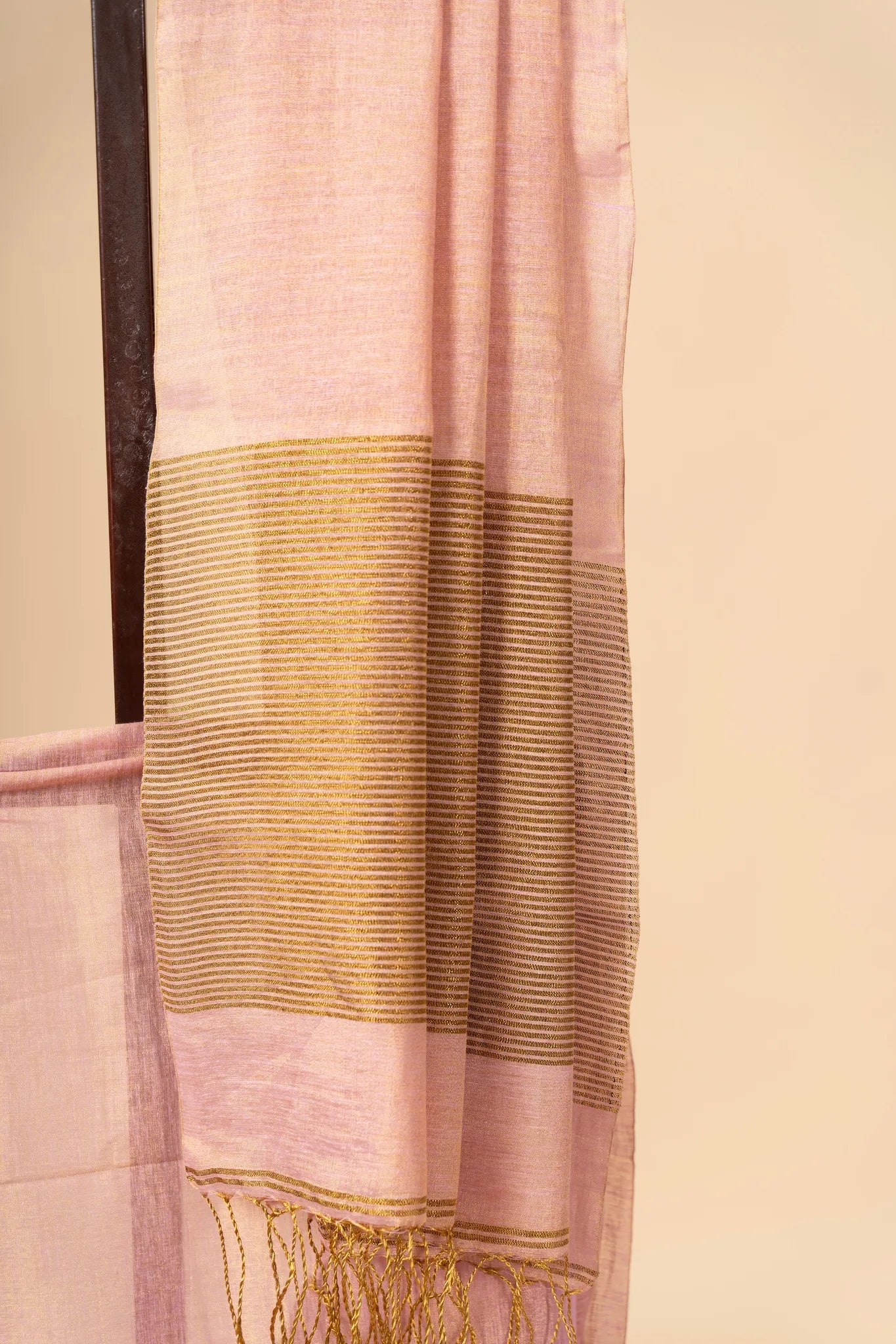 Dusty Rose Light Weight Zari Linen Saree - view 3