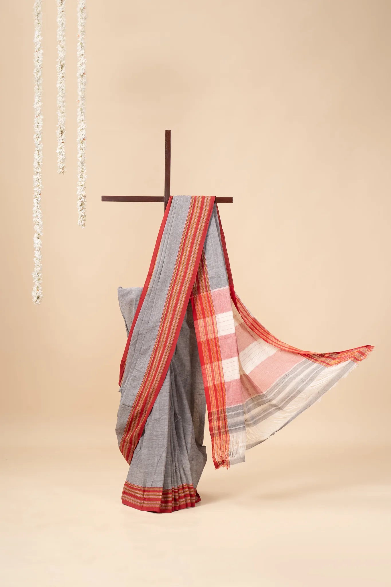 Grey & Red Patteda Anchu Handloom Cotton Saree - view 2