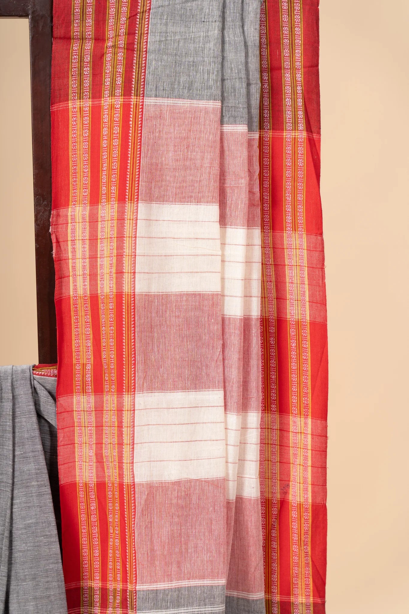 Grey & Red Patteda Anchu Handloom Cotton Saree - view 3