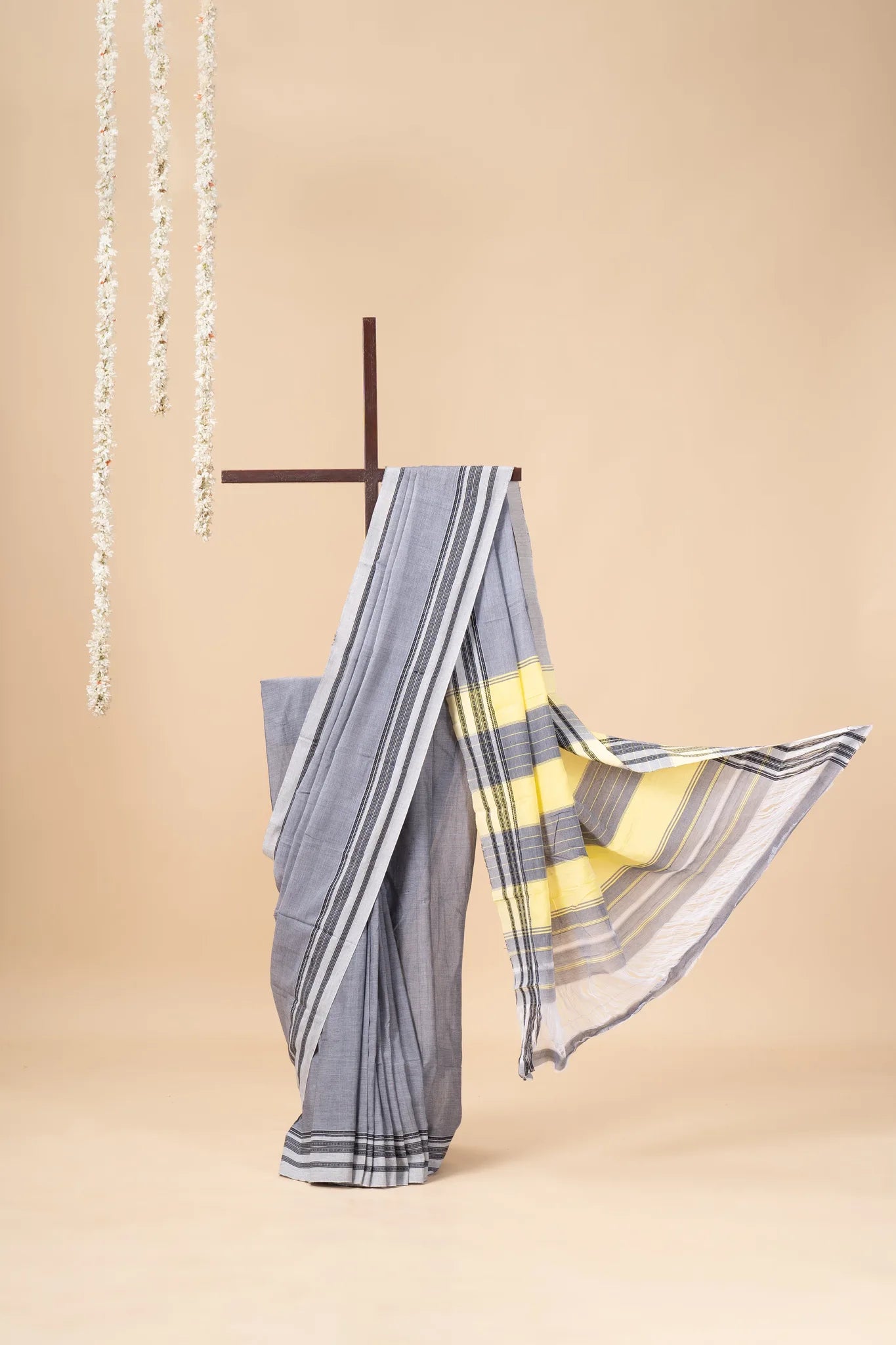 Grey & Yellow Patteda Anchu Handloom Cotton Saree - view 2