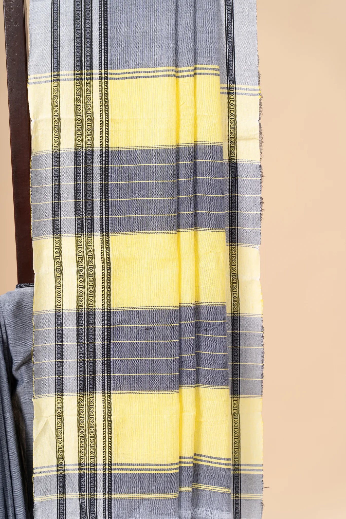 Grey & Yellow Patteda Anchu Handloom Cotton Saree - view 3