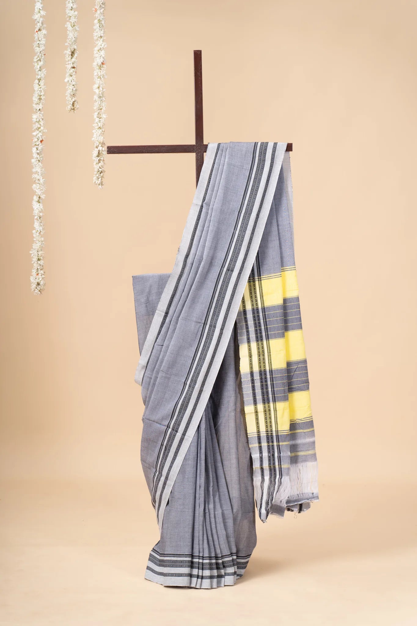 Grey & Yellow Patteda Anchu Handloom Cotton Saree