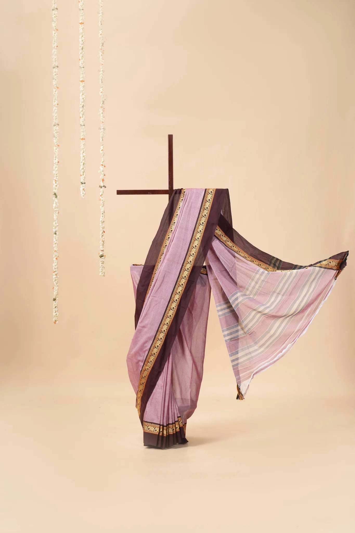 Mauve Narayanpet Handloom Cotton Saree with Elephant Border - view 2