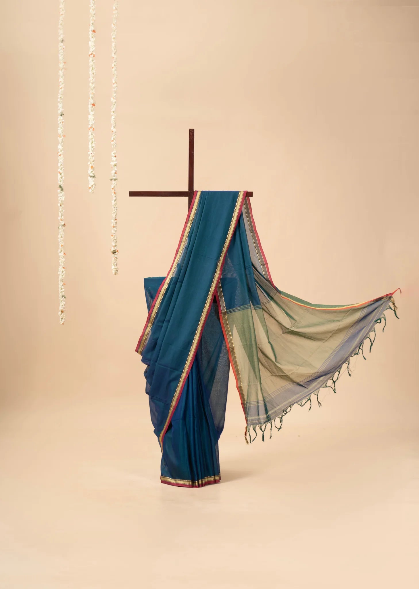 Sherpa Blue Narayanpet Handloom Cotton Saree with Thin Border - view 2