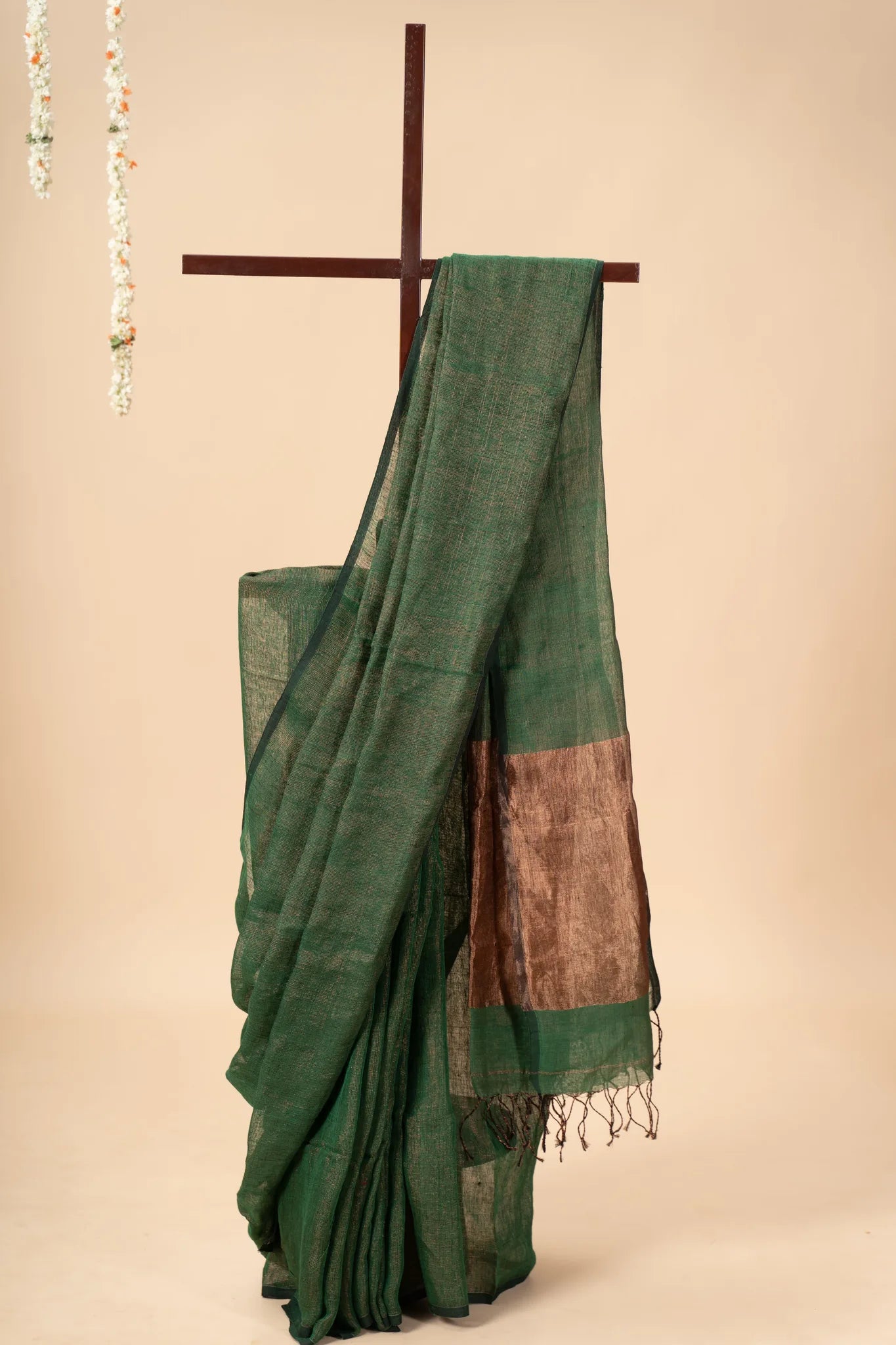 Olive Green Linen Saree with Golden Zari Pallu - view 2