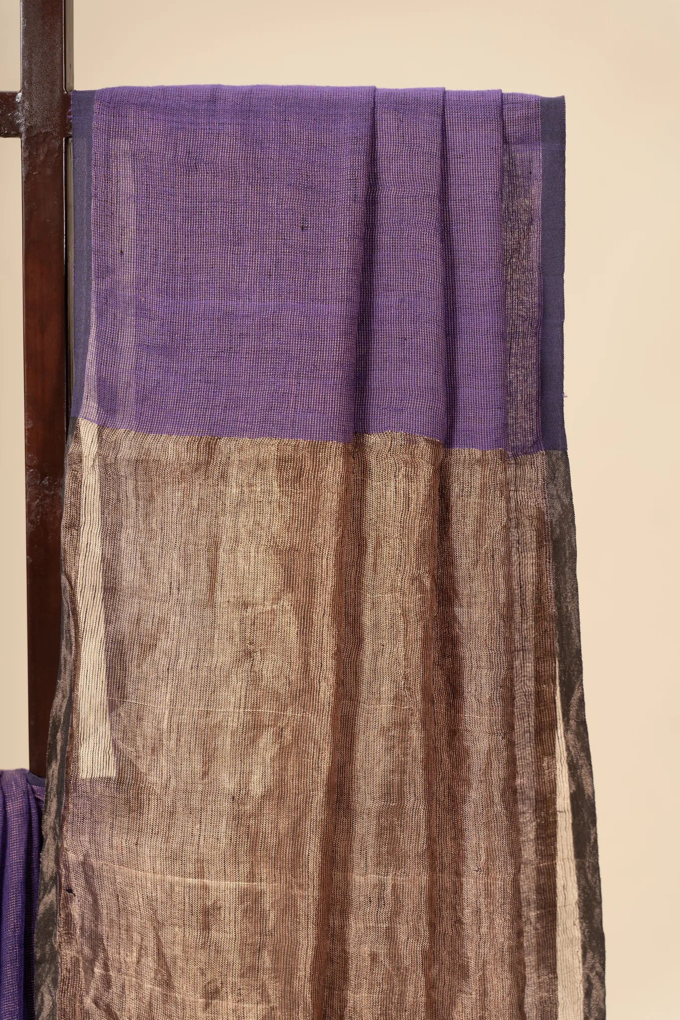 Purple Linen Saree with Golden Zari Pallu - view 3