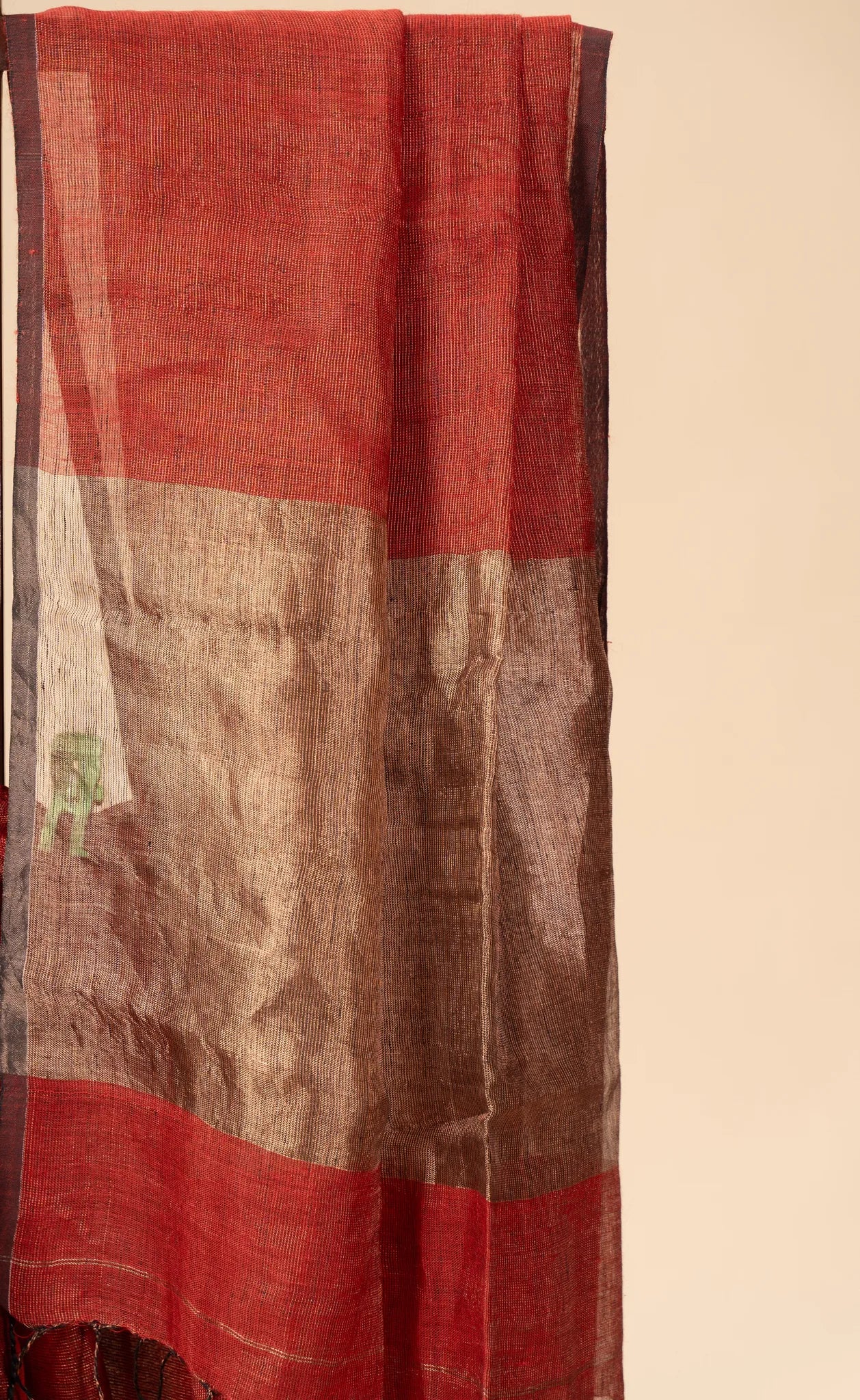 Red Linen Saree with Golden Zari Pallu - view 3