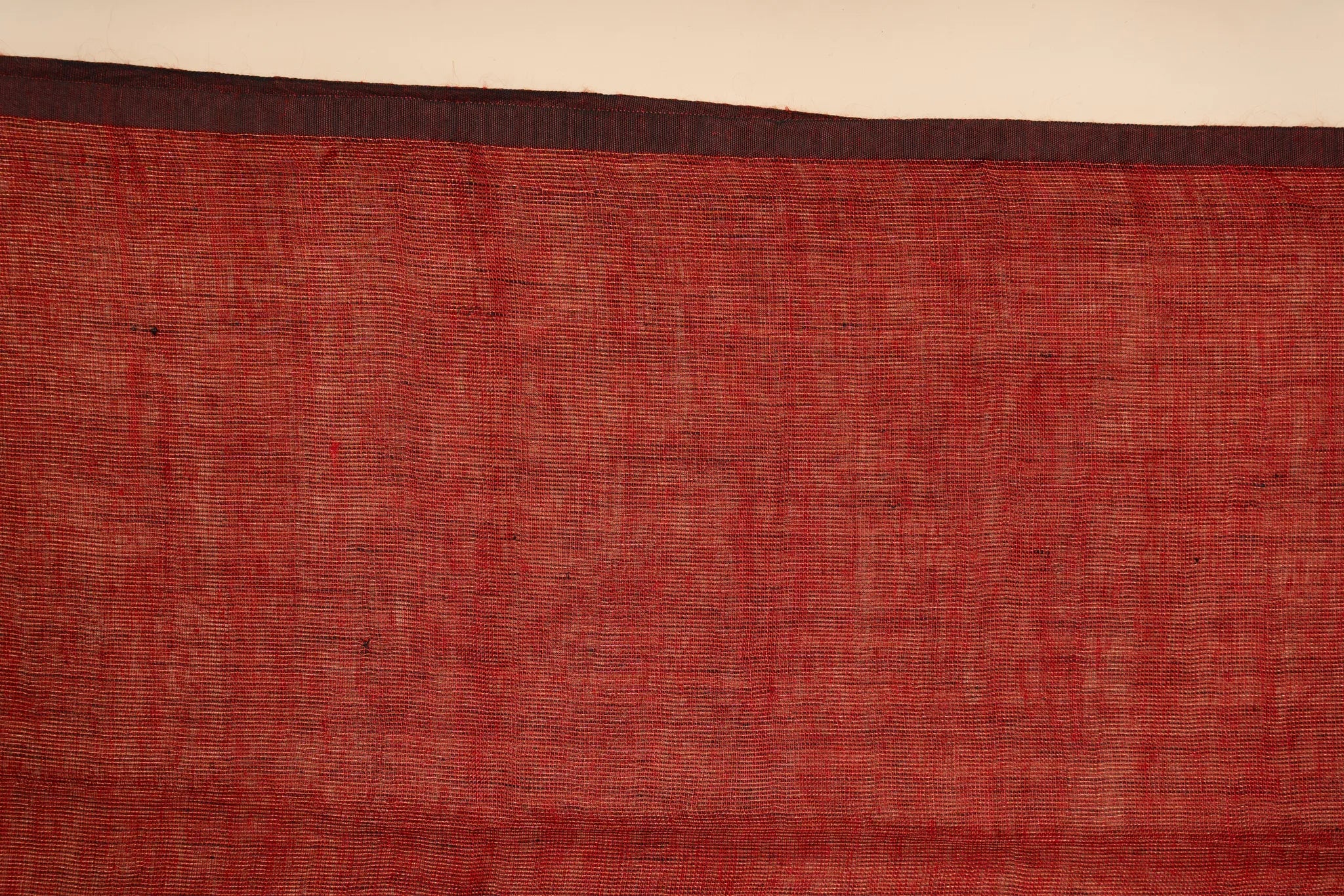 Red Linen Saree with Golden Zari Pallu - view 4