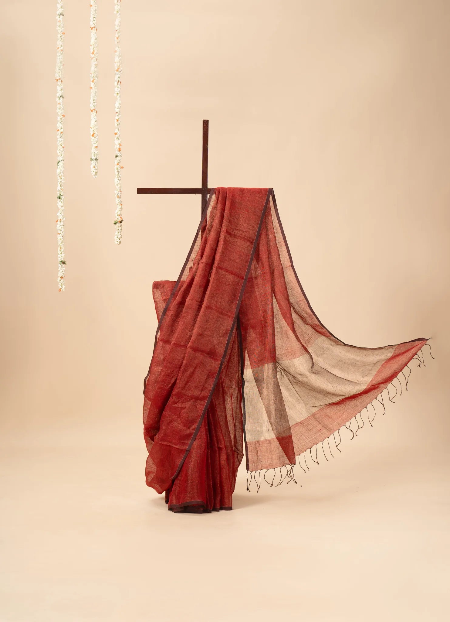 Red Linen Saree with Golden Zari Pallu