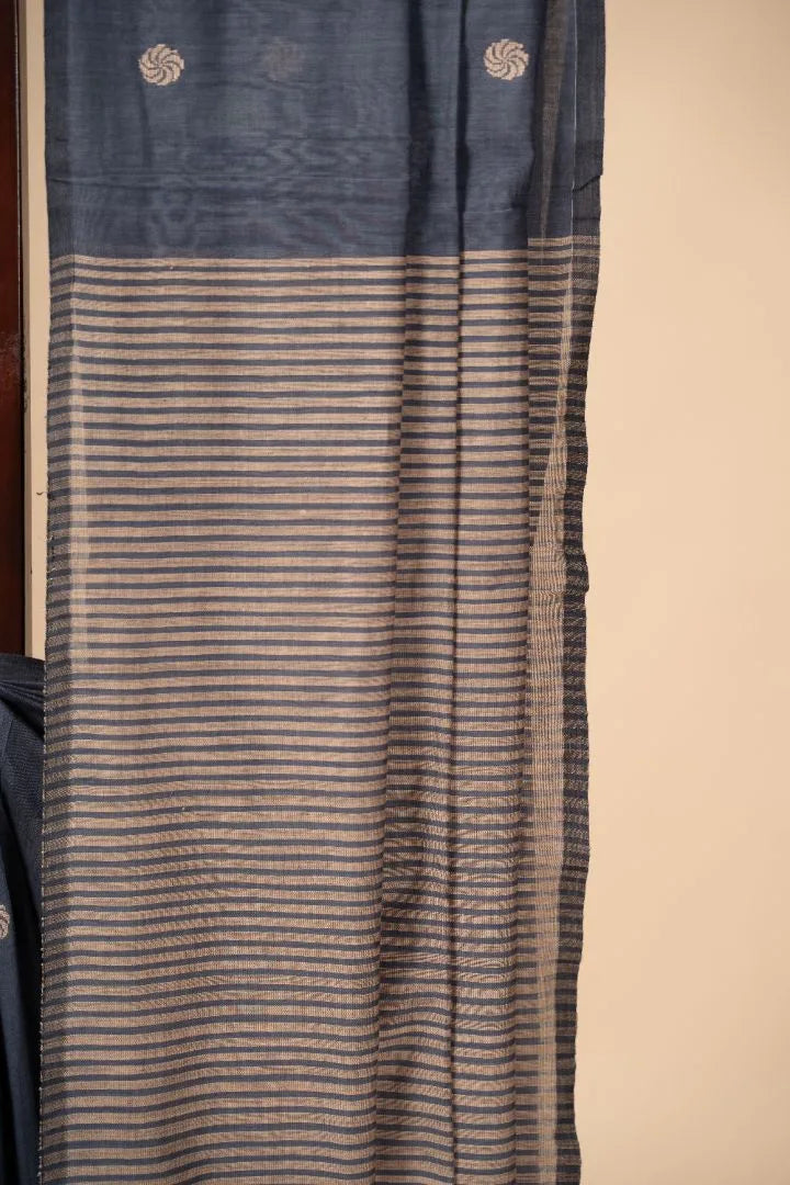 Grey Handwoven Bengal Cotton Saree - view 3