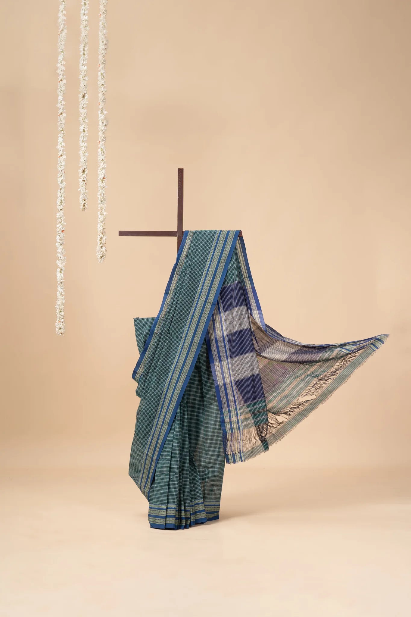 Teal Green Patteda Anchu Handloom Cotton Saree - view 2