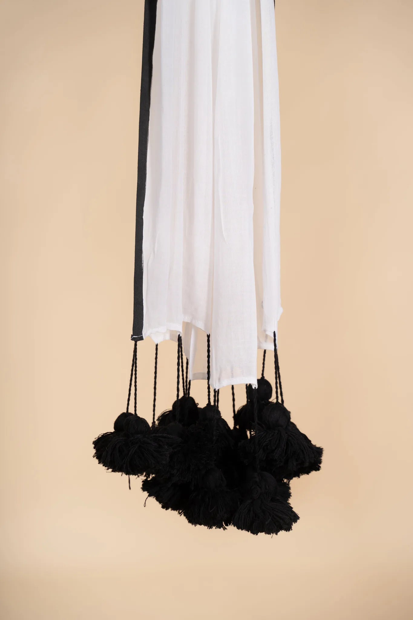 White Mul Cotton Saree with Black Pom-Pom - view 4