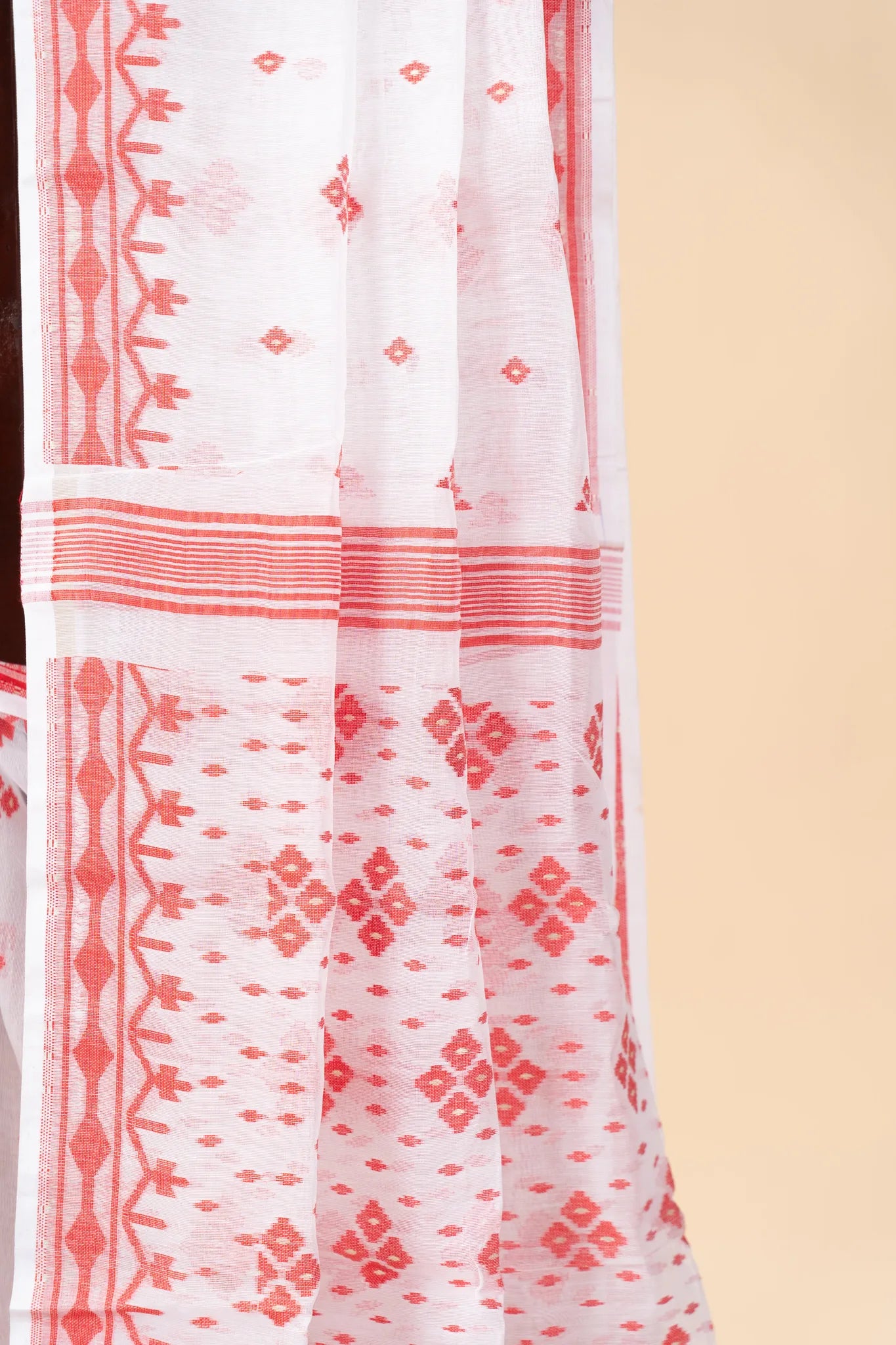 White Saree with Red Design Dhakai Jamdani Saree - view 3
