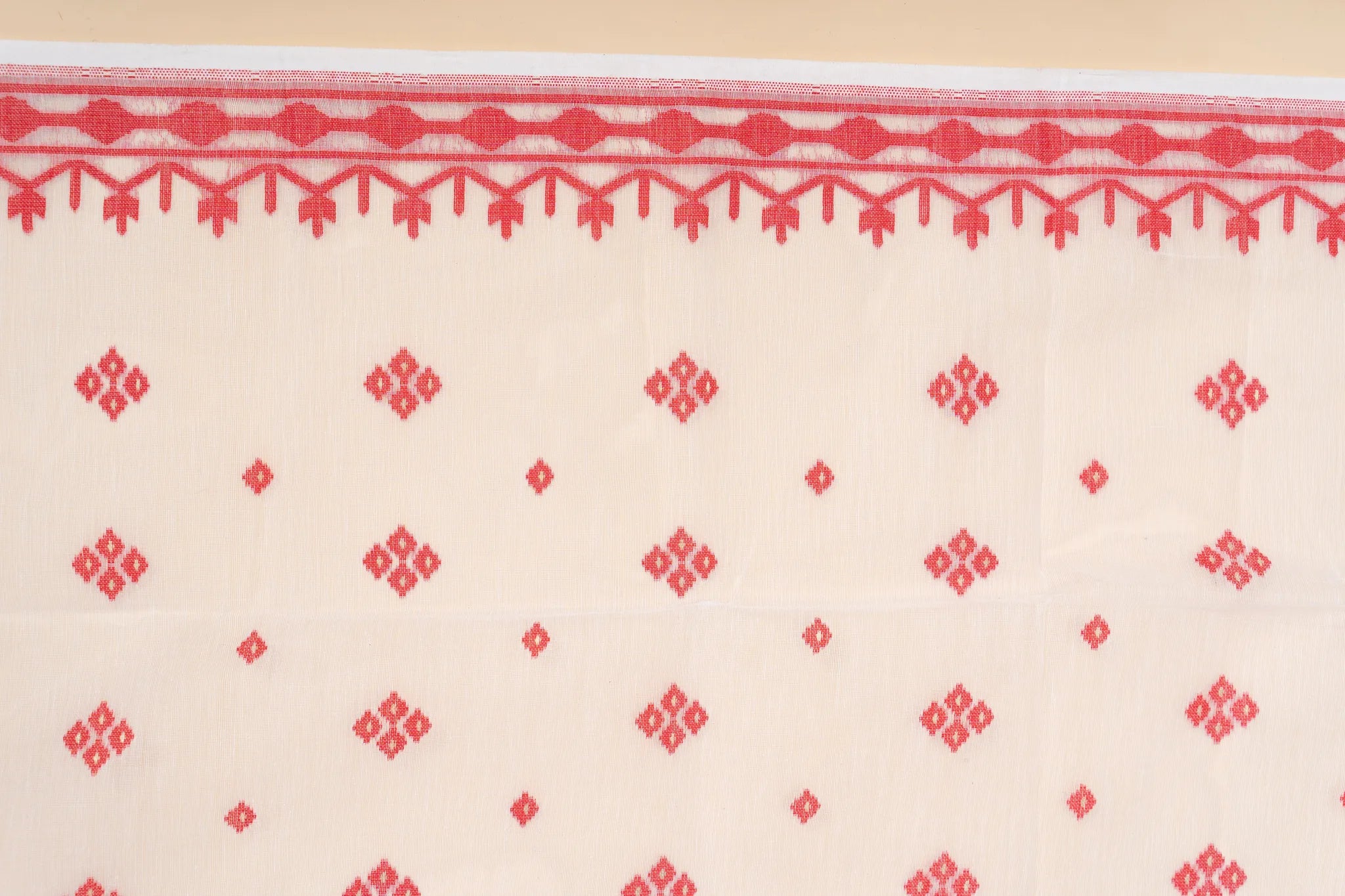 White Saree with Red Design Dhakai Jamdani Saree - view 4